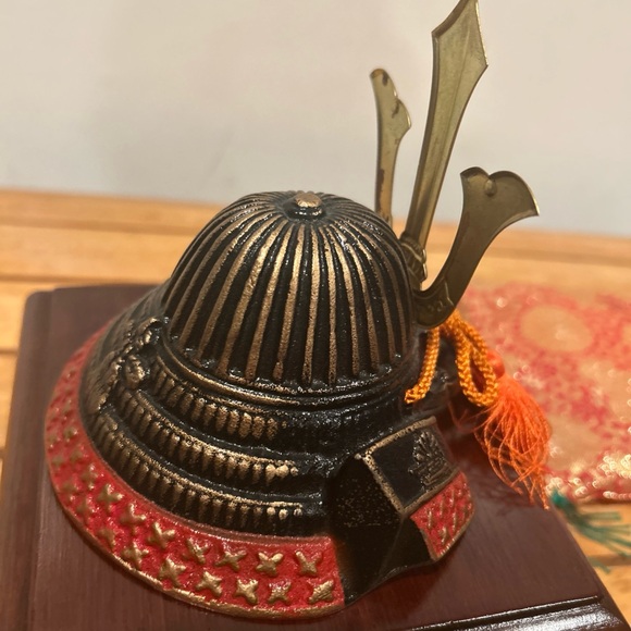 VINTAGE JAPANESE CAST IRON SAMURI WARRIOR KABUKO ARMOR HELMET REPLICA - Picture 11 of 13